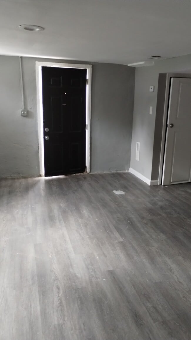 Building Photo - 3107 Evergreen Ave