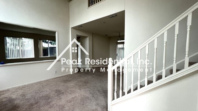 Foto del edificio - Spacious 4bd/2.5ba Folsom Home with 2 Car ...