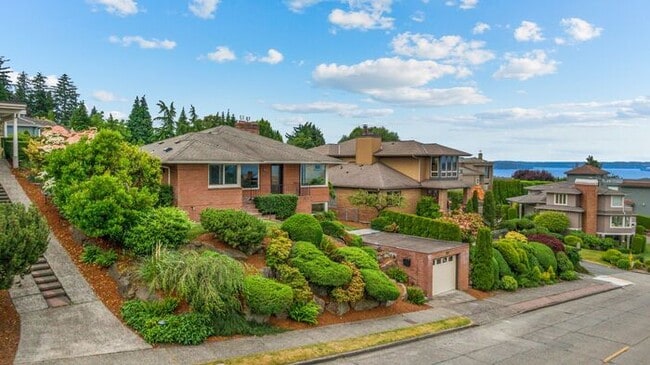 Building Photo - Gorgeous West Seattle Mid-Century Modern w...