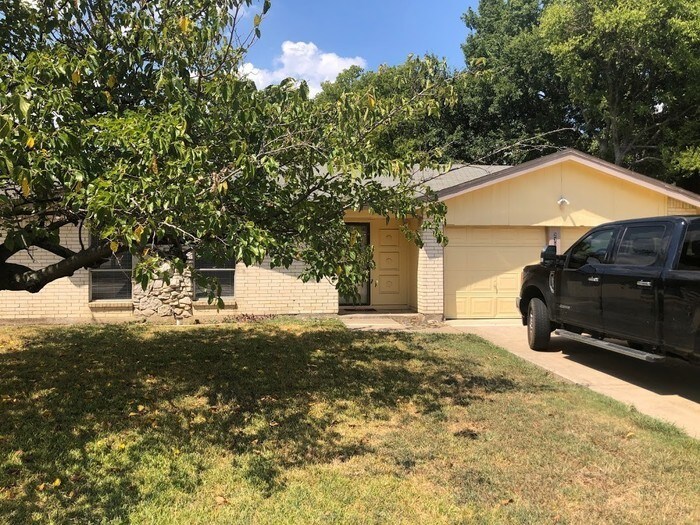 Primary Photo - 3 Bedroom 2 Bathroom Home in Arlington