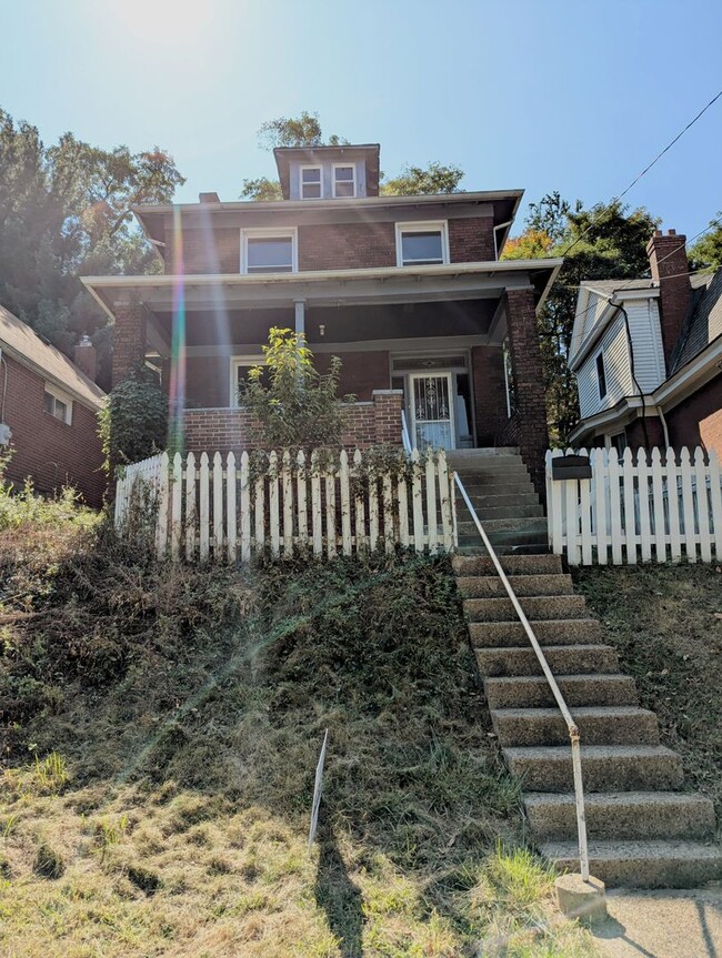 Building Photo - 344 Connor St