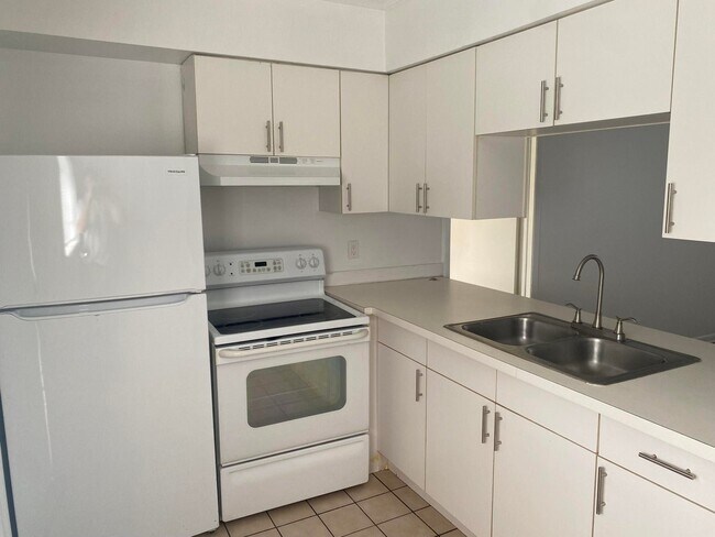 Foto del edificio - 350 Northeast 25th Court Apt #B, Pompano B...