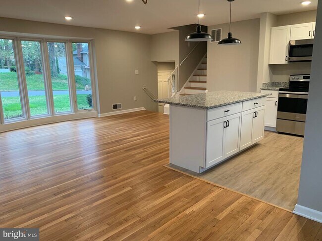 Building Photo - 6810 Fern Ln
