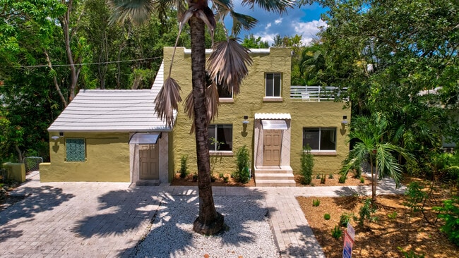 Front - 825 NE 120th St