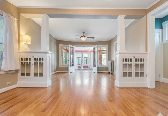 Building Photo - 227 Stephen Ave