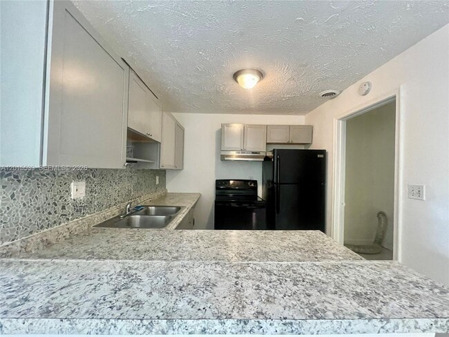 Building Photo - 2621 Riverland Dr