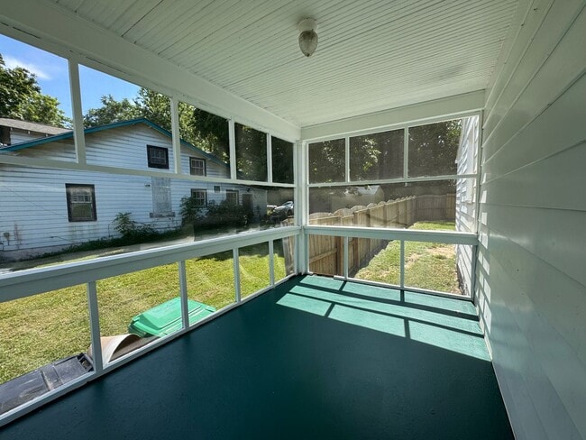 Building Photo - 334 Jackson Ave