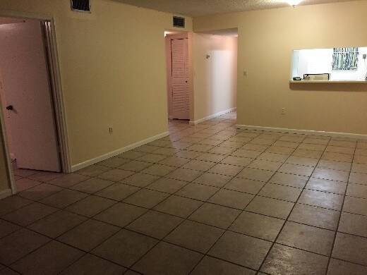 Building Photo - Spacious 2 Bedroom Apartment