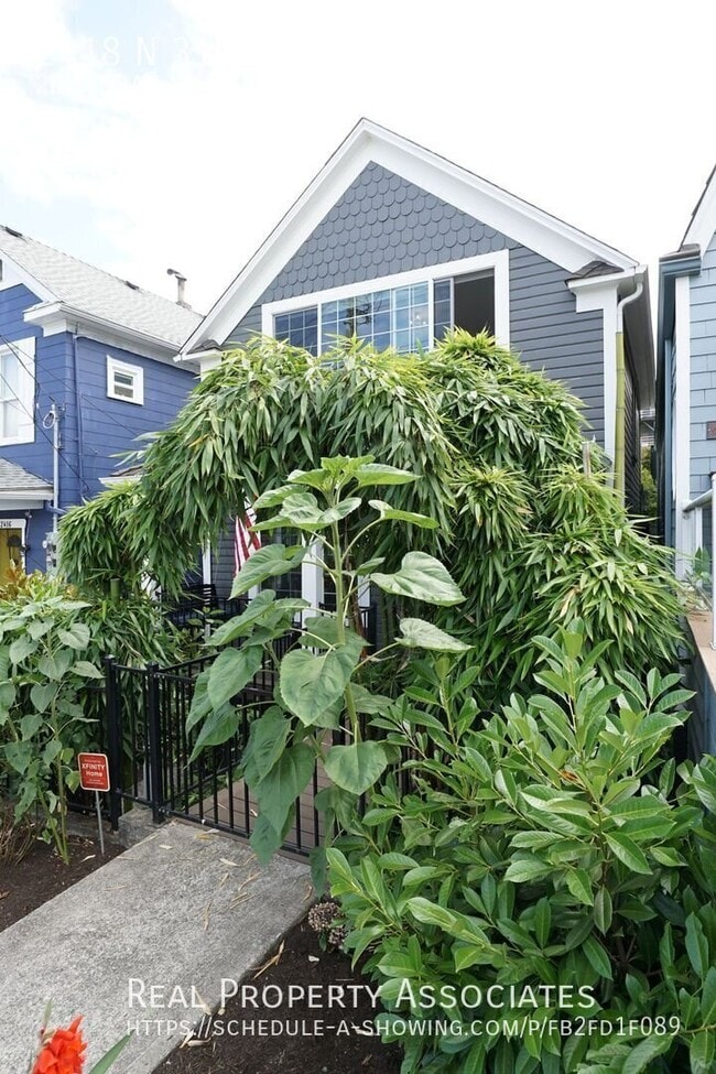Building Photo - 2418 N 31st St