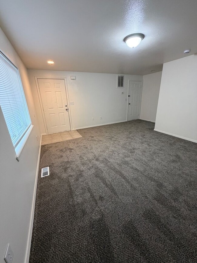 Building Photo - 1705 W Bemis St