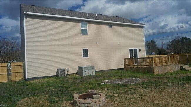 Building Photo - 809 Craten Rd