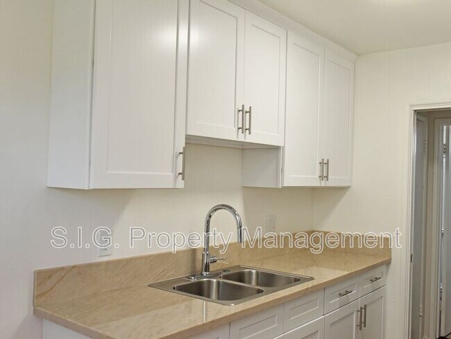 Foto del edificio - 5637 Strohm Ave
