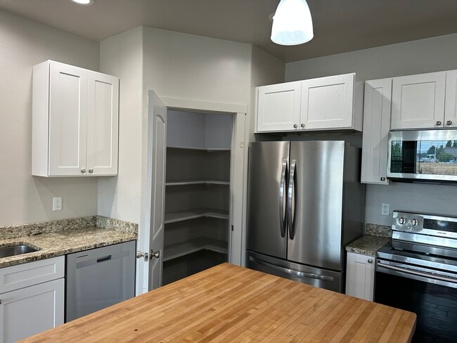 Building Photo - 187 Courthouse Way