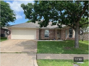 Building Photo - 2312 Charleston Dr