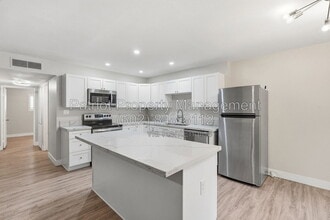 Building Photo - 5525 E Thomas Rd
