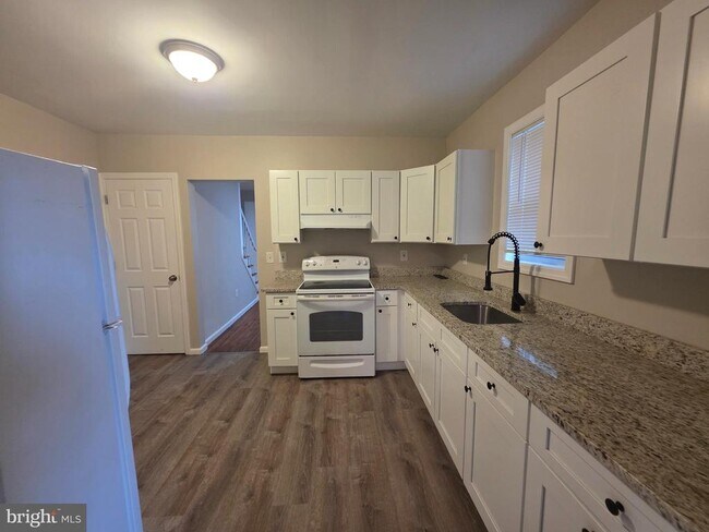 Building Photo - 331 Ellis Ave