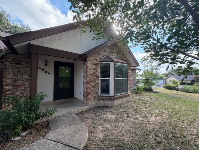 Building Photo - Charming One-Story Ranch on Corner Lot in ...