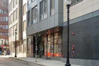 Building Photo - 10 Taber St