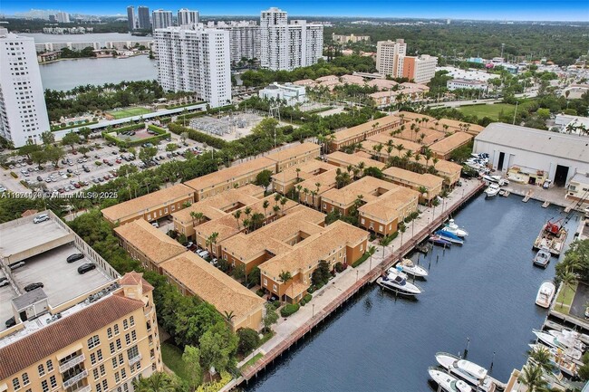 Foto del edificio - 2881 NE 185th St