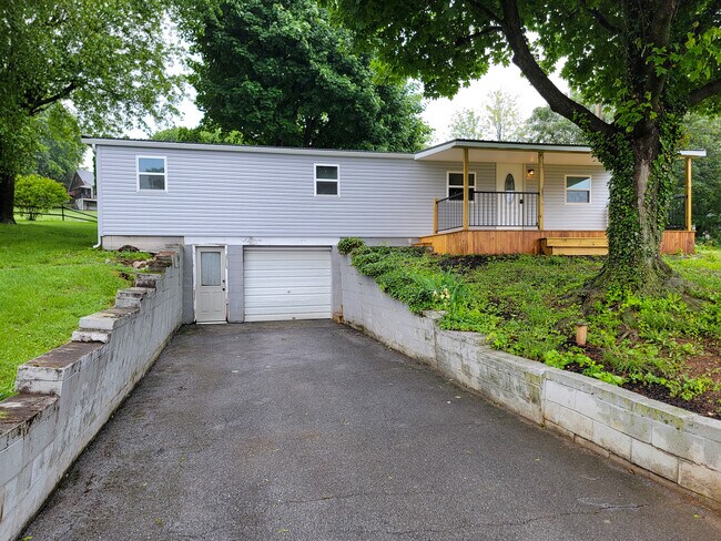 Foto del edificio - 625 Weavertown Rd