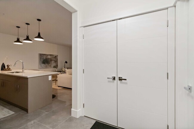 Photo du bâtiment - 1414 Main St