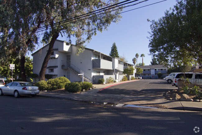 Building Photo - 1389 E Lexington Ave