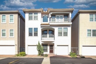 Building Photo - 7130 Laguna Villas