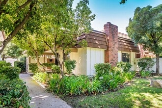 Building Photo - 10331 Larwin Ave