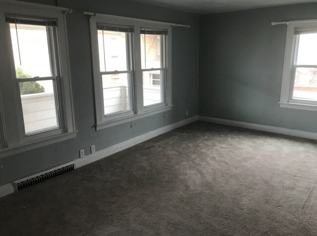 Foto del edificio - 118 N Cass Ave