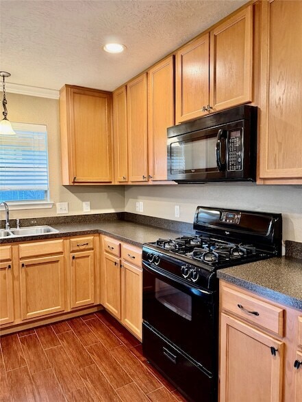 Foto del edificio - 16010 Limestone Lake Dr