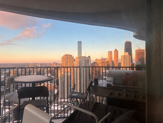 Foto del edificio - 300 N State St