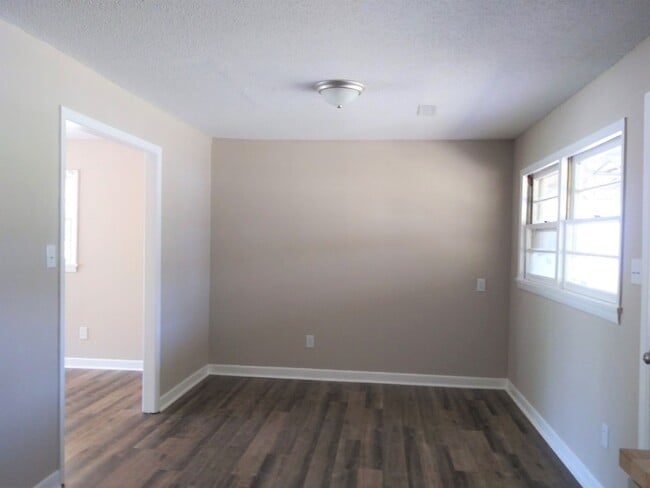 Building Photo - 506 Ewell St SW