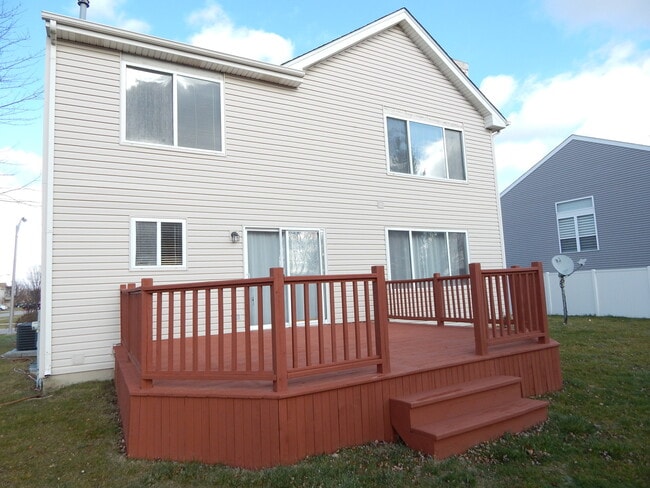 Building Photo - 2800 E Bridleway Ct