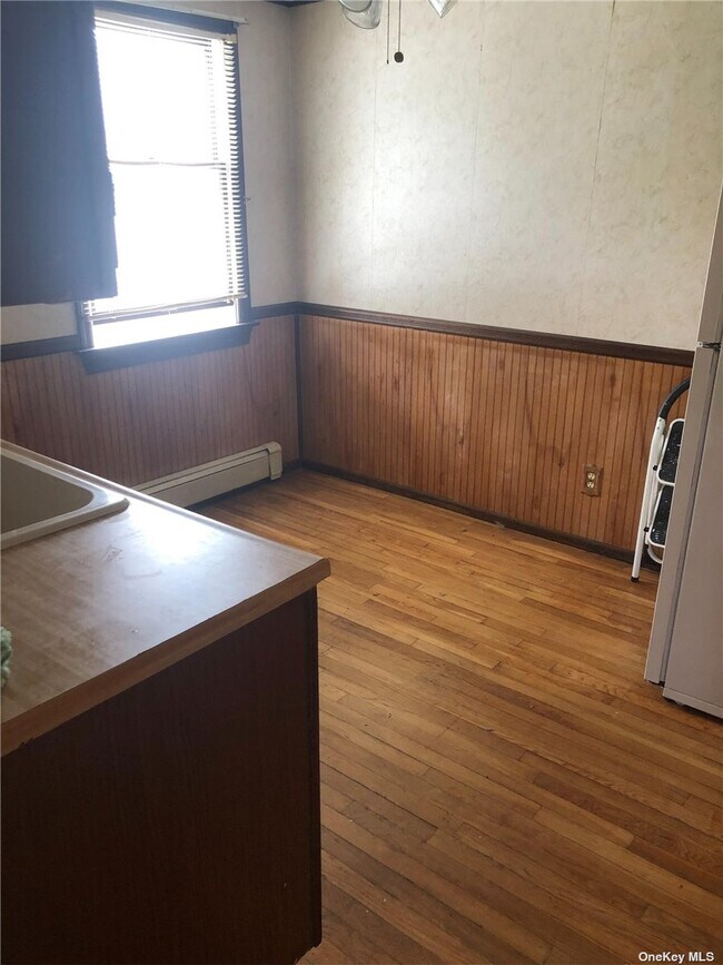 Building Photo - 240 Elm Pl