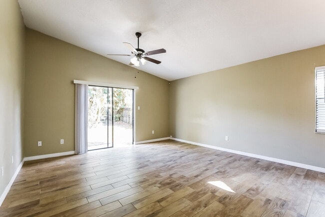 Foto del edificio - 1345 Bridlebrook Dr