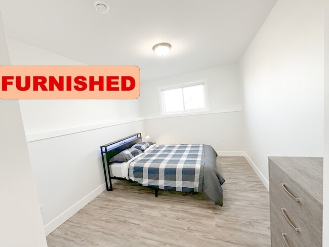 Building Photo - 8911 112 Ave