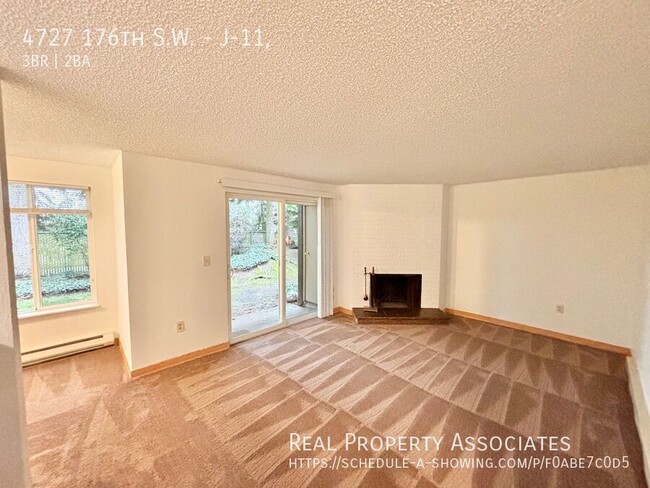 Building Photo - Spacious 3-Bedroom Condo with Fireplace, P...