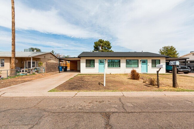 Building Photo - 114 E Elliot Rd