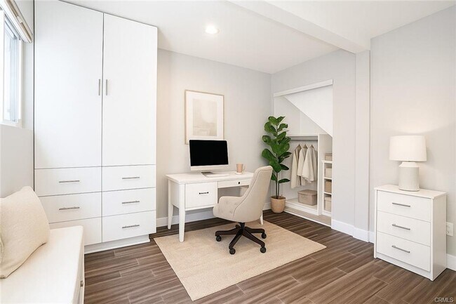 Foto del edificio - 7450 Webb Rd