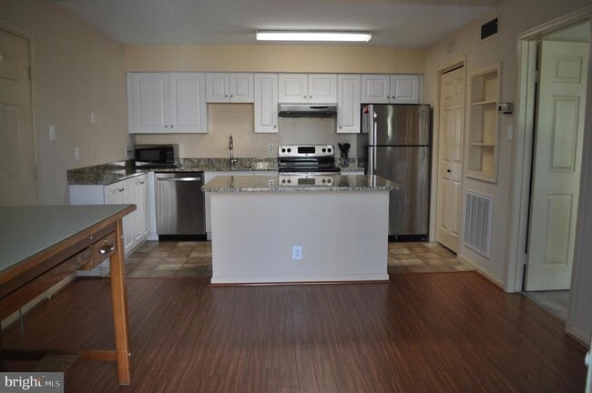 Building Photo - 3306 Wyndham Cir