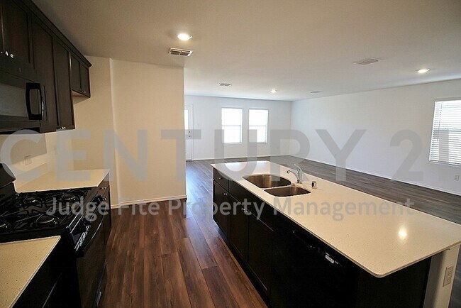 Building Photo - Wonderful 4/2/2 Built in 2021 For Rent!