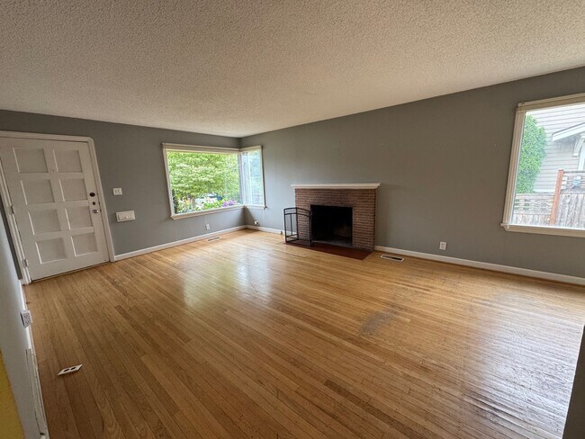 Building Photo - 6227 53rd Ave NE