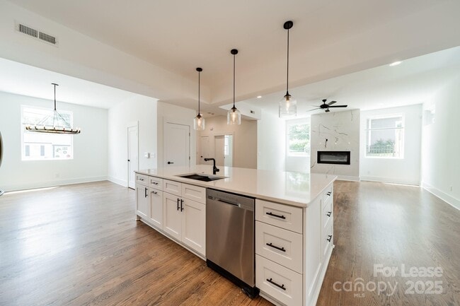 Building Photo - 1401 Kennon St