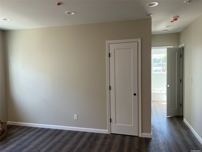 Building Photo - 269 Bayville Ave