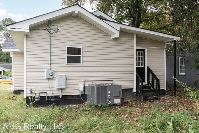 Building Photo - 3 br, 1.5 bath House - 1009 N McKay Ave