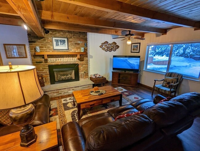 Foto del edificio - Pet friendly 4Bd home for a seasonal lease...