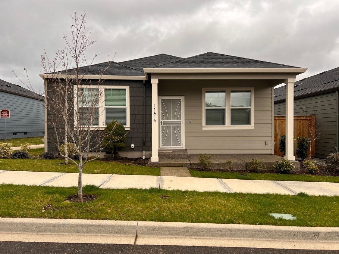 Primary Photo - Stunning Two Bedroom House in Central Loca...