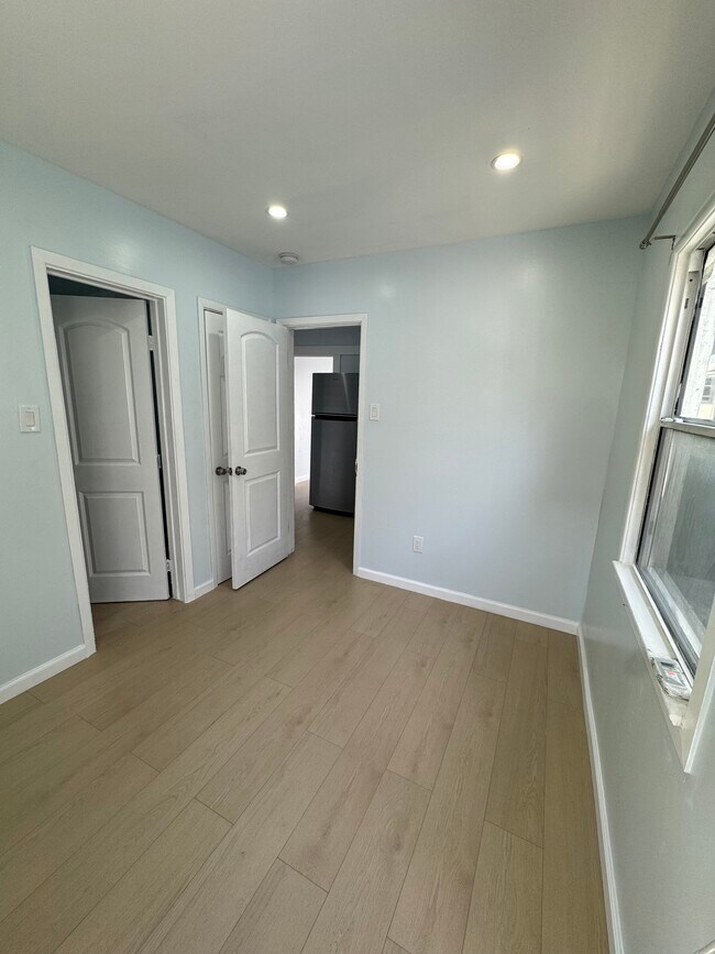Building Photo - 637 W Avenue 28