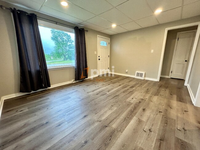 Foto del edificio - 336 N Wisconsin St