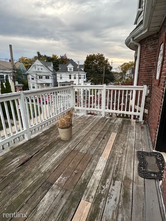 Building Photo - 3 br, 1 bath Duplex - 59 Royal St # 202